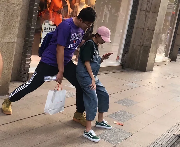 This Instagram Page Is Solely Dedicated To People Standing Weirdly In Public, And Here Are 40 Of The Best Pics