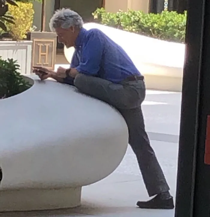 This Instagram Page Is Solely Dedicated To People Standing Weirdly In Public, And Here Are 40 Of The Best Pics