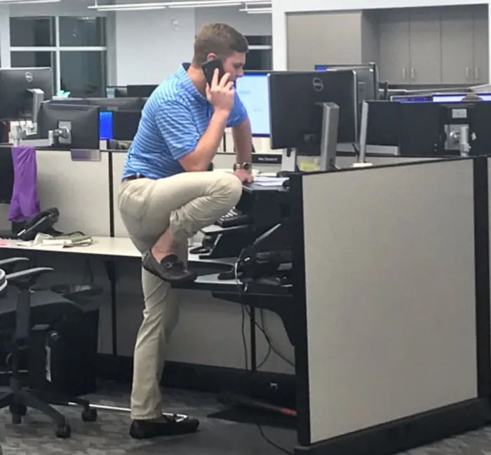 This Instagram Page Is Solely Dedicated To People Standing Weirdly In Public, And Here Are 40 Of The Best Pics