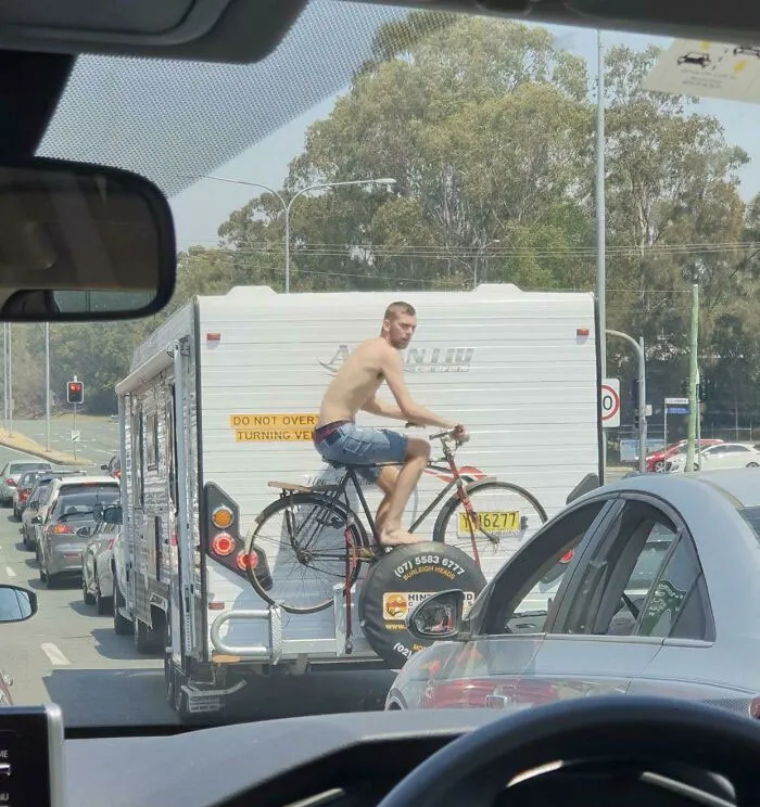 45 People Who Kept Their Cool In A Rather Unusual Situation