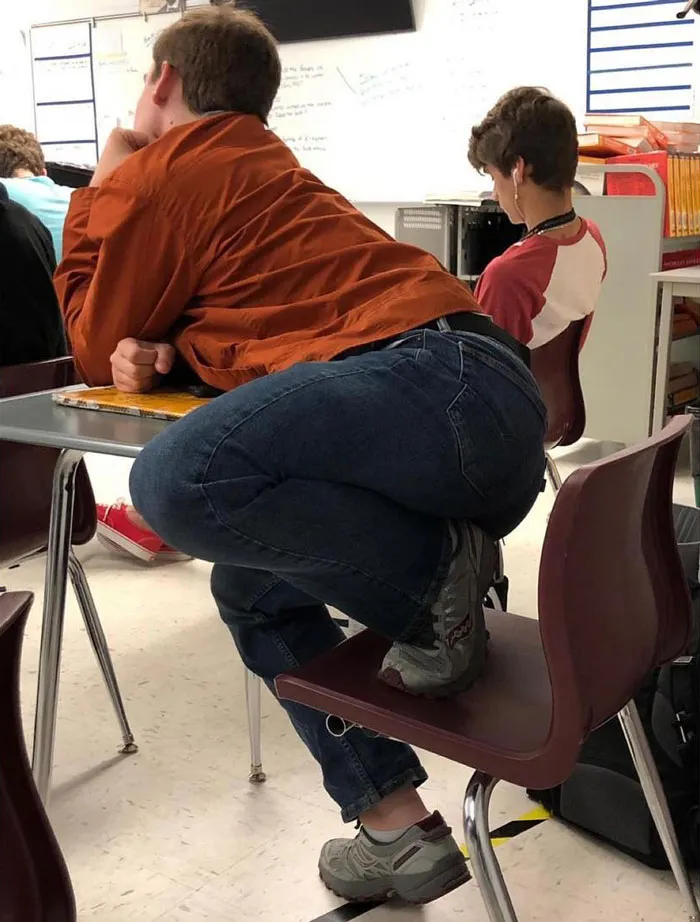 This Instagram Page Is Solely Dedicated To People Standing Weirdly In Public, And Here Are 40 Of The Best Pics
