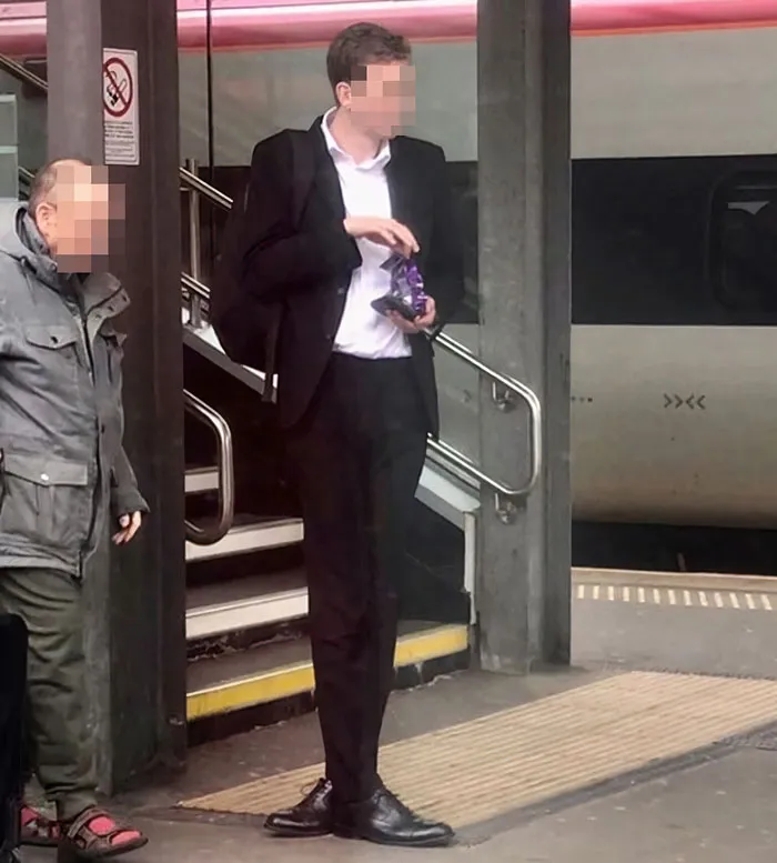 This Instagram Page Is Solely Dedicated To People Standing Weirdly In Public, And Here Are 40 Of The Best Pics