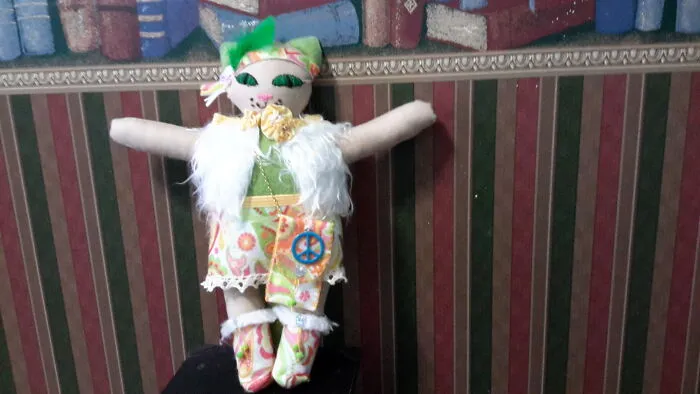 A One Of A Kind Hippie Cat For My Niece’s Birthday, With Little Fishes In The Purse....