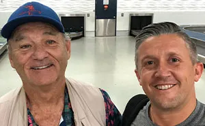 La gente comparte los encuentros más extraños que han tenido con famosos y aquí hay 15 de los más alocados