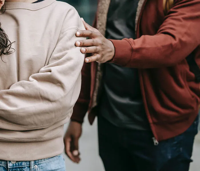 ¿Qué cosas hacen los hombres creyendo que están bien, pero que en realidad son desagradables? 30 mujeres contestan y sus respuestas son preocupantes