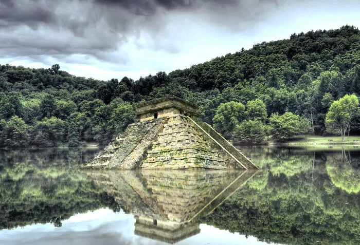 DesignCrowd Challenged Their Community To Change The Location Of Historic Monuments, Here Are 30 Of The Best Submissions