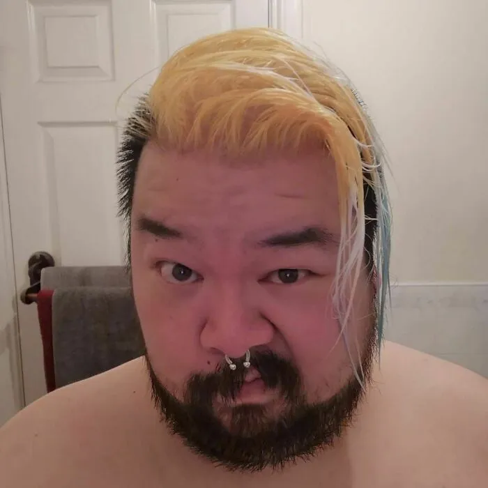 Cuando prácticamente quemas la mitad de tu pelo, pero sigue estando básicamente naranja. Vaya, supongo que esto es más fuerte que lo que solía usar, lo recordaré para la próxima 