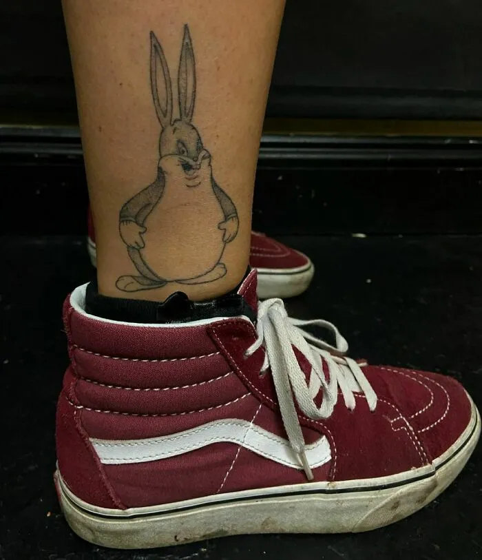 20 Personas con tatuajes que enseguida se volvieron irrelevantes y nada geniales