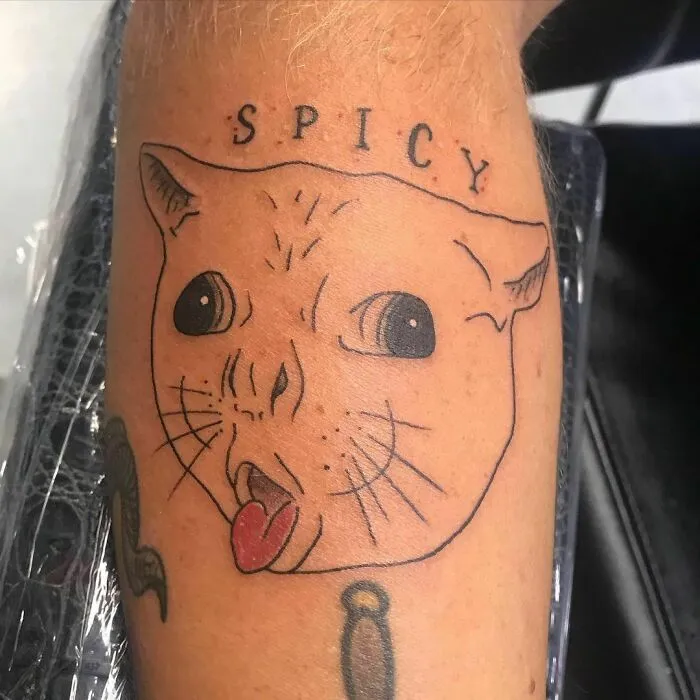 20 Personas con tatuajes que enseguida se volvieron irrelevantes y nada geniales