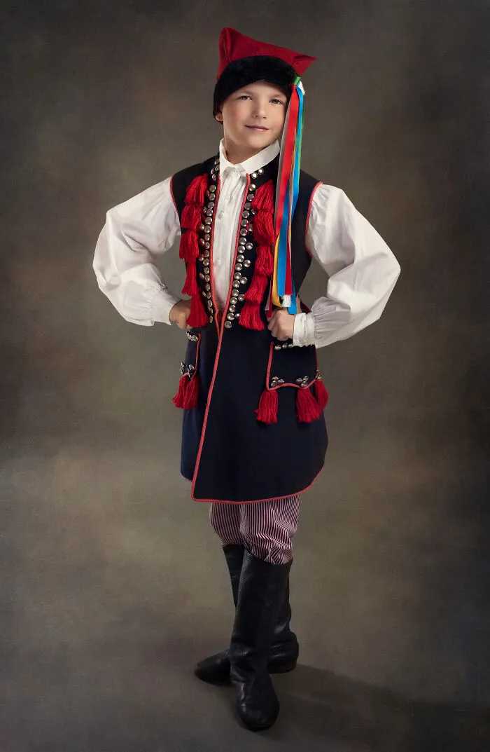 I Capture Beautiful Polish Folklore Costumes In A Painting-Like Style