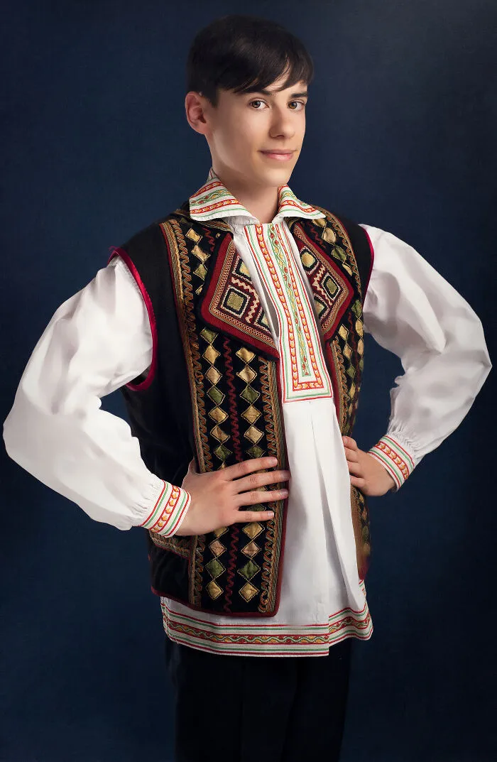 I Capture Beautiful Polish Folklore Costumes In A Painting-Like Style