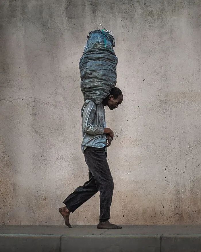 106 Photos To Show Everyday Life And Hardships Of Mozambican People By Grégory Escande