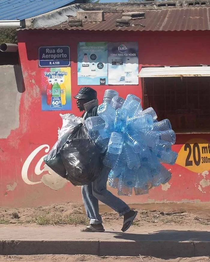 106 Photos To Show Everyday Life And Hardships Of Mozambican People By Grégory Escande