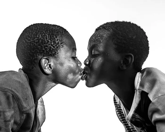 106 Photos To Show Everyday Life And Hardships Of Mozambican People By Grégory Escande