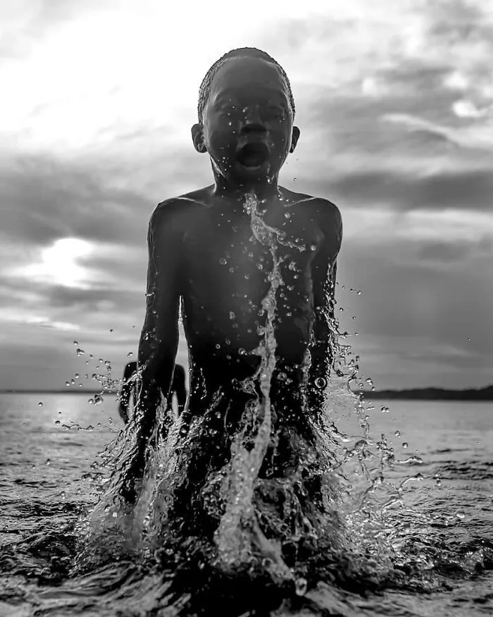 106 Photos To Show Everyday Life And Hardships Of Mozambican People By Grégory Escande