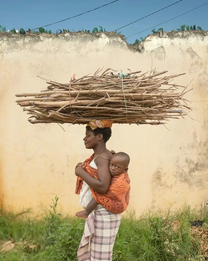106 Photos To Show Everyday Life And Hardships Of Mozambican People By Grégory Escande