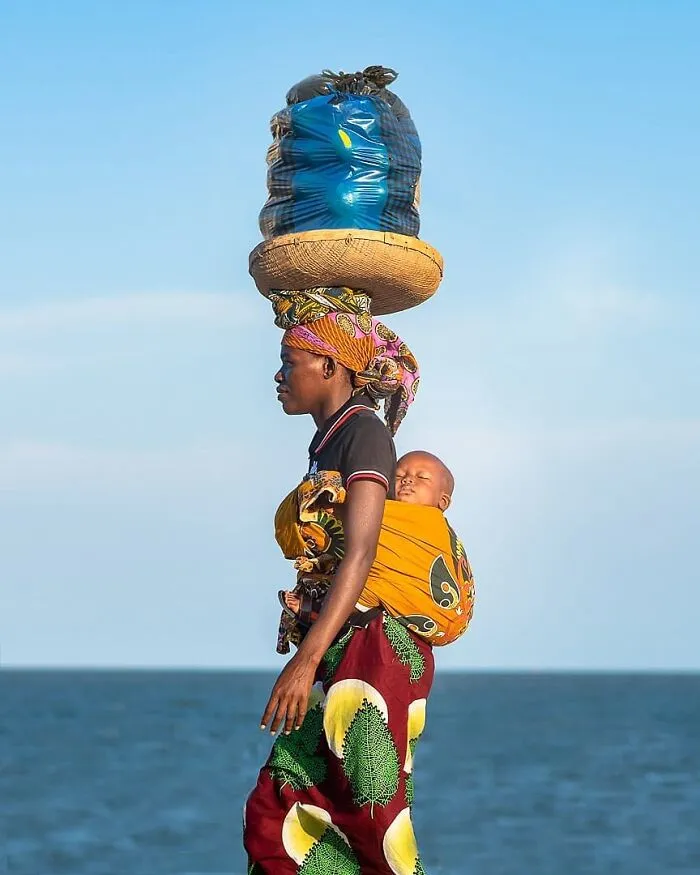 106 Photos To Show Everyday Life And Hardships Of Mozambican People By Grégory Escande
