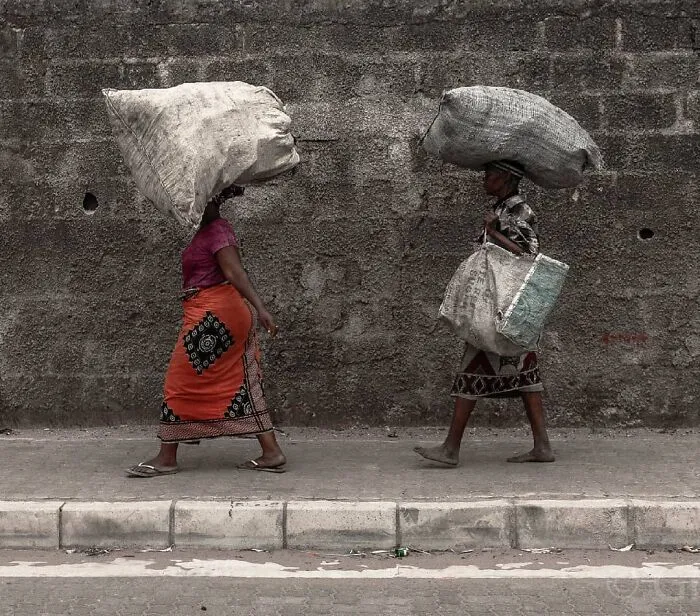 106 Photos To Show Everyday Life And Hardships Of Mozambican People By Grégory Escande