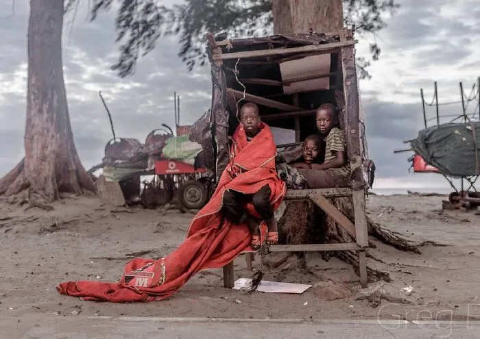 106 Photos To Show Everyday Life And Hardships Of Mozambican People By Grégory Escande