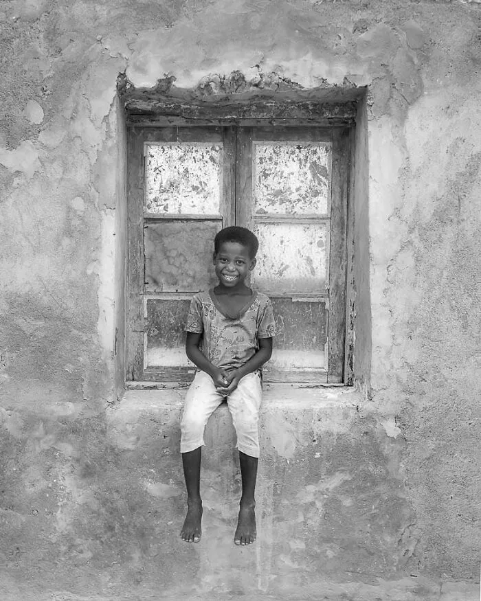 106 Photos To Show Everyday Life And Hardships Of Mozambican People By Grégory Escande
