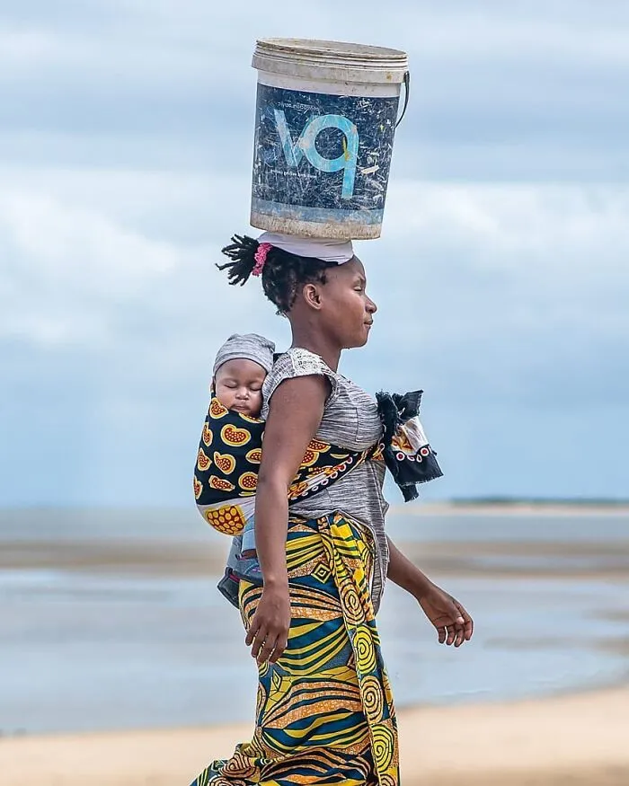 106 Photos To Show Everyday Life And Hardships Of Mozambican People By Grégory Escande