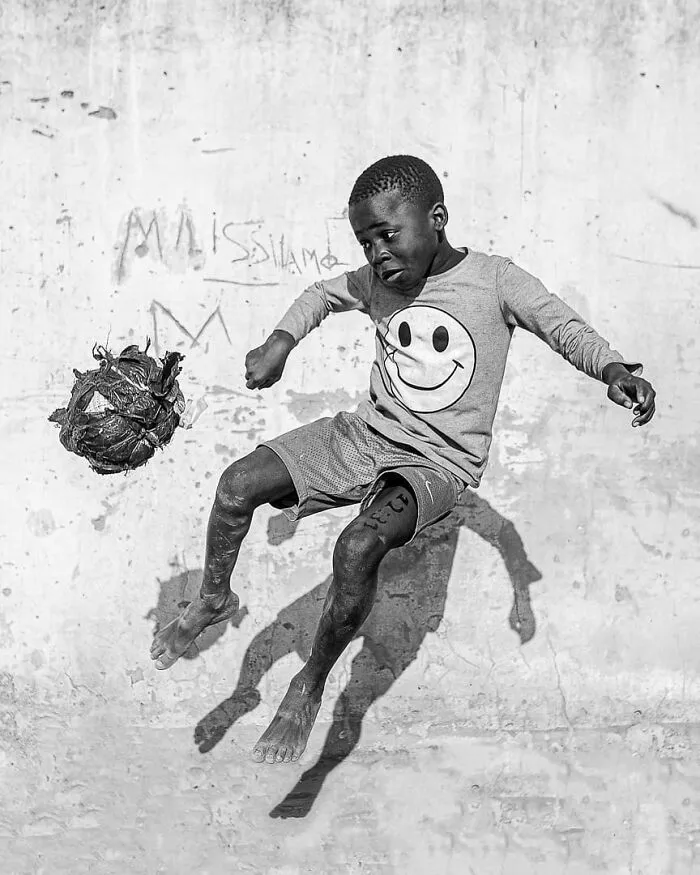106 Photos To Show Everyday Life And Hardships Of Mozambican People By Grégory Escande