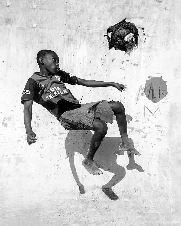 106 Photos To Show Everyday Life And Hardships Of Mozambican People By Grégory Escande