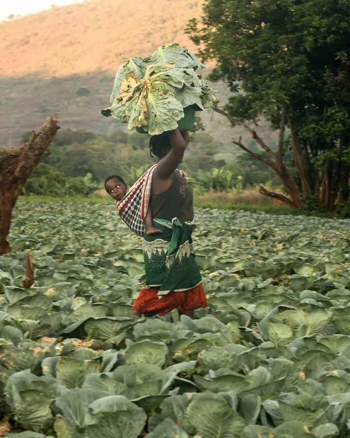 106 Photos To Show Everyday Life And Hardships Of Mozambican People By Grégory Escande