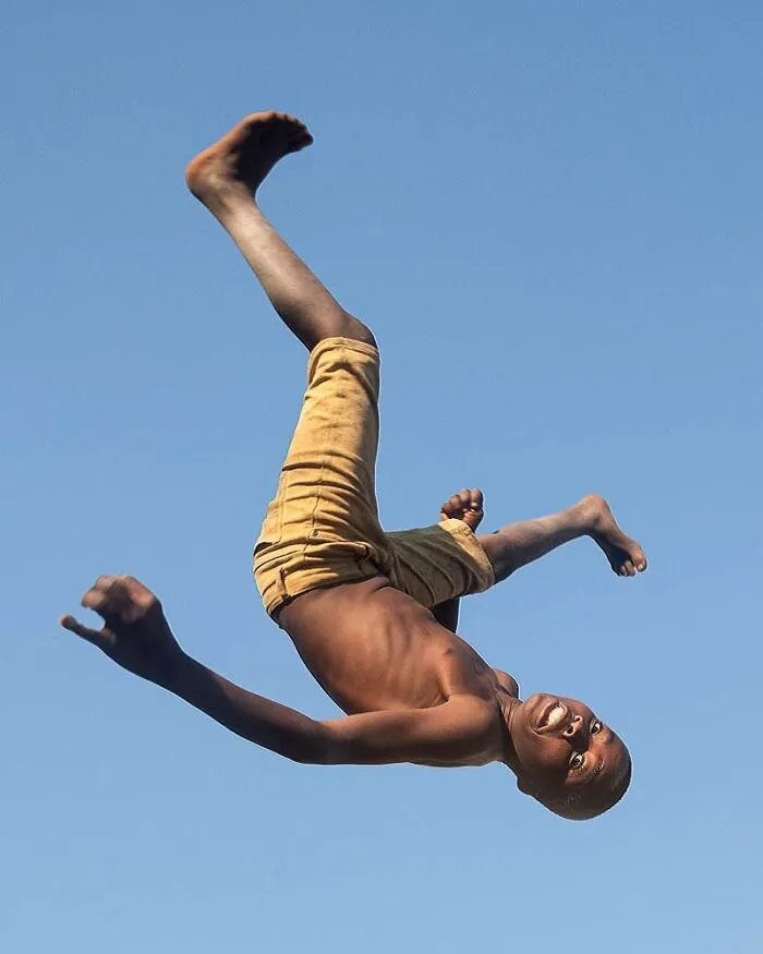 106 Photos To Show Everyday Life And Hardships Of Mozambican People By Grégory Escande