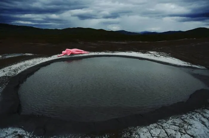 30 Surreal Self-Portraits Wearing Full-Body Suits That Suggest Strangeness, Otherworldliness, And Isolation