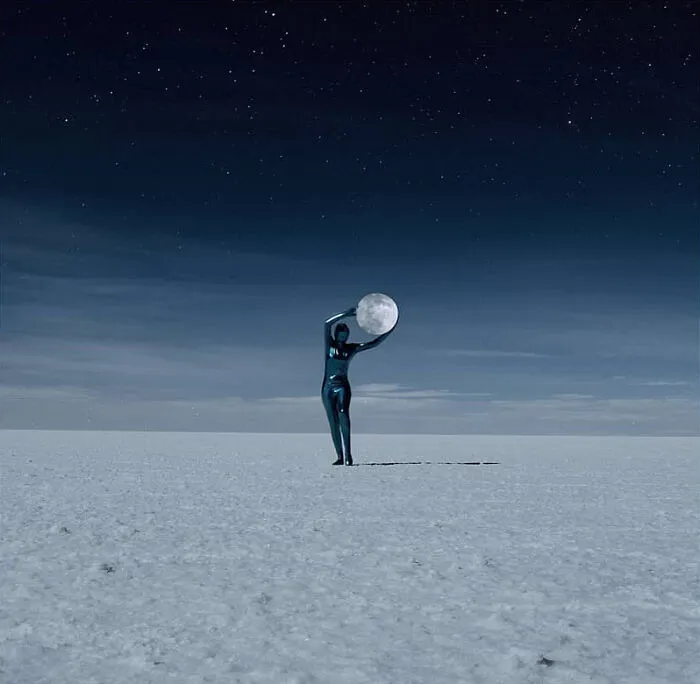 30 Surreal Self-Portraits Wearing Full-Body Suits That Suggest Strangeness, Otherworldliness, And Isolation