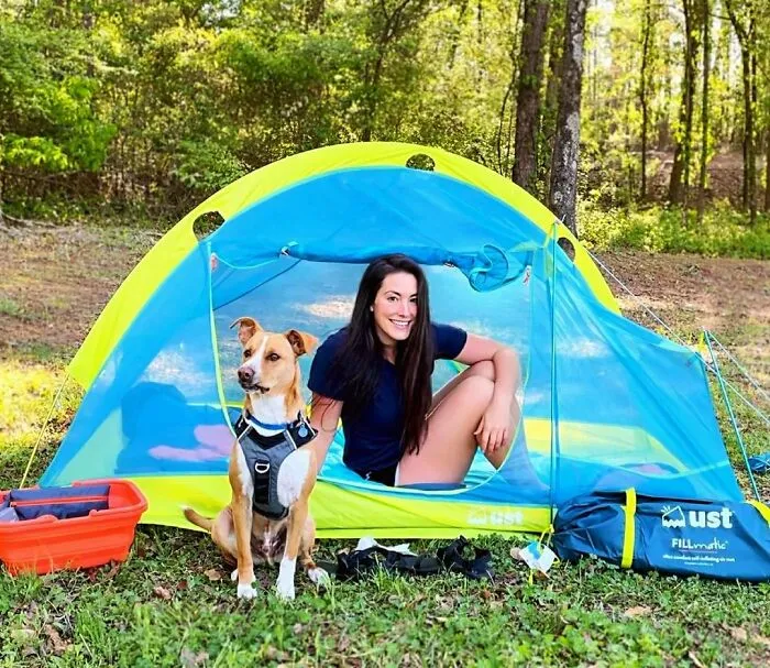 Este perro callejero siguió a esta chica mientras estaba de excursión, y al final lo adoptó (21 fotos)