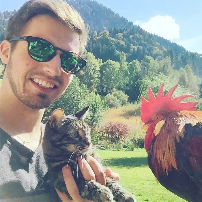 Este hombre lleva a su gato a todas partes y juntos viven grandes aventuras (30 fotos)