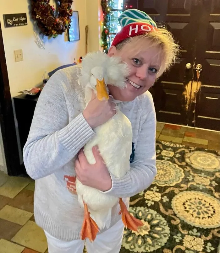 Here Are 30 Pics Of Gertrude, The Duck That Is Famous For Her "Hair"
