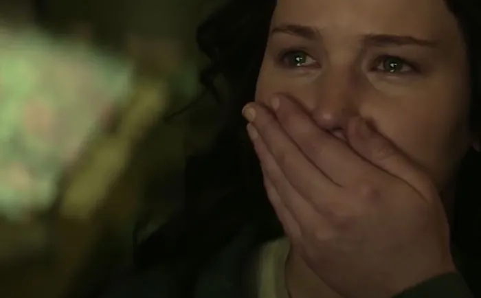 The Moment Katniss Sees Peeta's Sunken Face On TV After He's Abducted By The Capital Is Dark What's Even More Heartbreaking Is That Katniss's Reaction Is Actually How Jennifer Lawrence Responded To Seeing The Video For The First Time. The Director Knew J Law Hadn't Seen Josh  Hutcherson In A While And If She Was Shocked With The Video  They'd Be Able To Capture Her Genuine Fear On Camera Talk About Intense Method Acting
