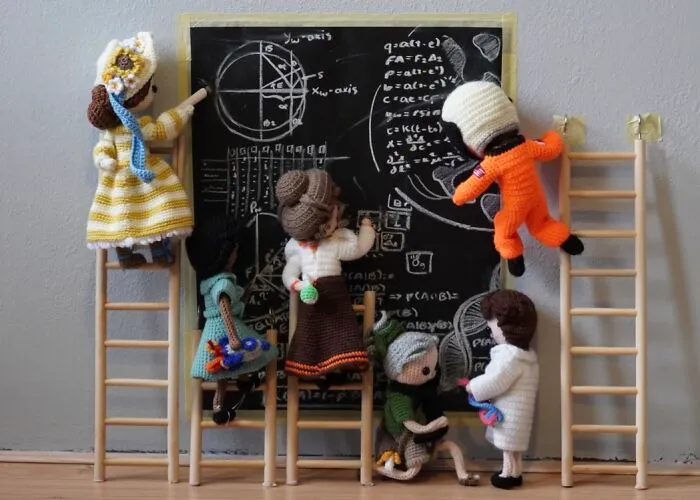 I Crochet Famous Women In Science To Create Role Models And Awareness (14 Pics)