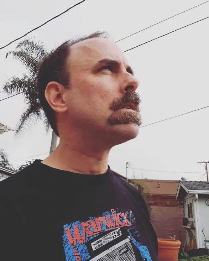 30 Hombres que decidieron probar la tendencia del "doble bigote" y obtuvieron resultados ridículos