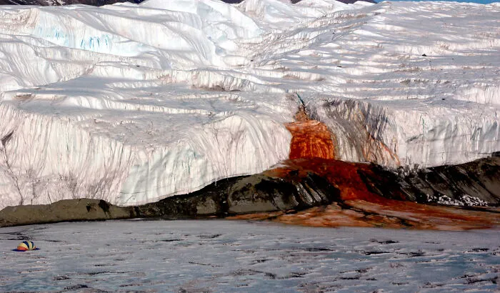 El origen de la sangre en las Cataratas de Sangre son óxidos de hierro