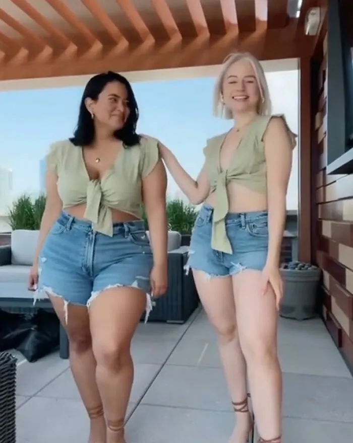 2 Amigas muestran cómo les queda la misma ropa en sus distintos tipos de cuerpo (30 nuevas fotos)
