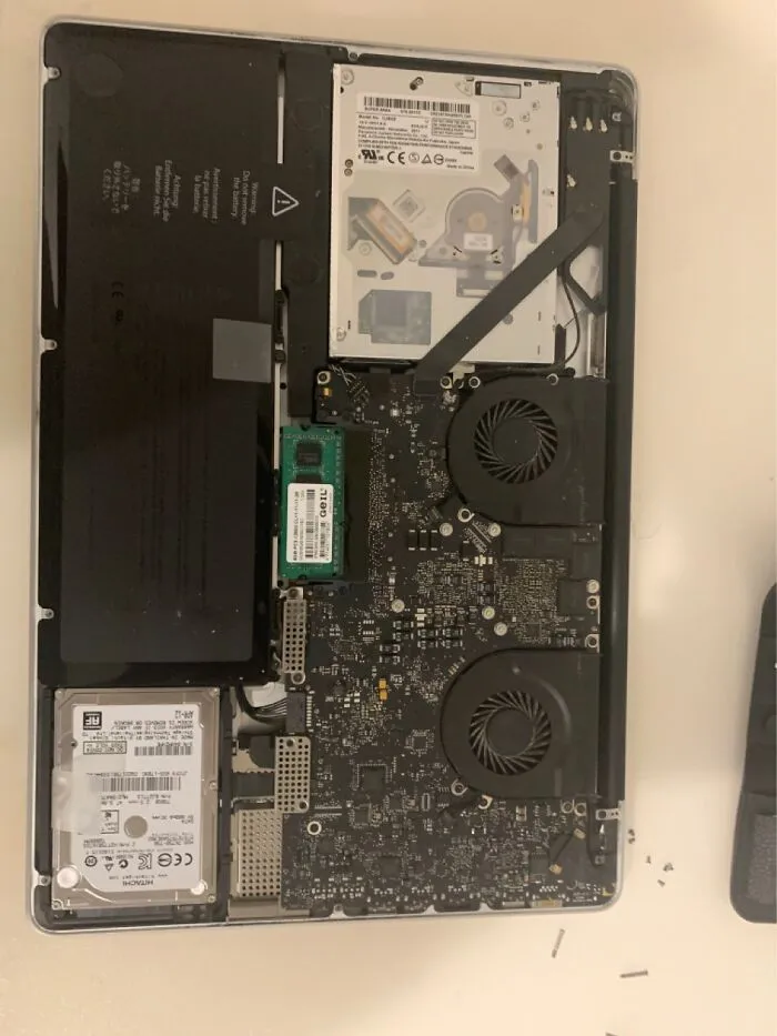 Fixing Up A 2011 17inch MacBook Pro. An Absolute Behemoth And Piece Of History.