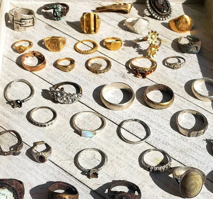 35 Rings Found On The Beach