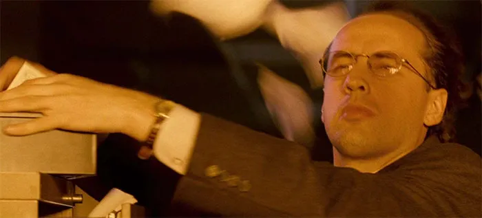 En Independence Day (1996), el trabajador de la oficina que muere durante el ataque del alienígena es interpretado por Volker Engel, el supervisor de efectos especiales de la película. Ganó el Oscar a los efectos visuales por su trabajo, el único Oscar que ganó la película