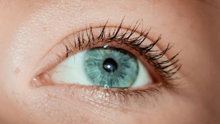 14 "Obscure Beauty Trends" Throughout History That Sound So Bizarre Now