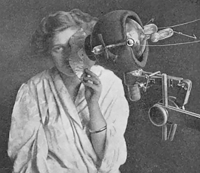 14 "Obscure Beauty Trends" Throughout History That Sound So Bizarre Now