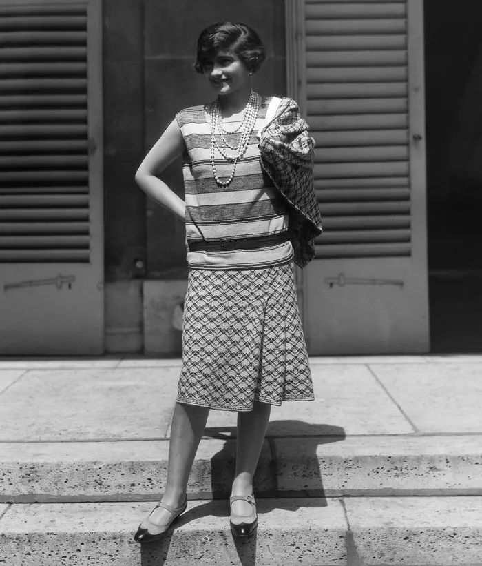 14 "Obscure Beauty Trends" Throughout History That Sound So Bizarre Now