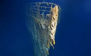 This Group Is All About The Fear Of Submerged Man-Made Objects, And Here Are 30 Of The Scariest Pics That Will Make You Want To Swim Away