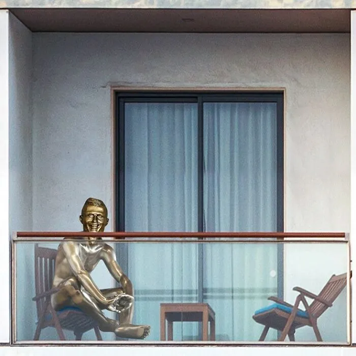 This Artist Photoshopped 30 Memes Living Together In An Apartment Building