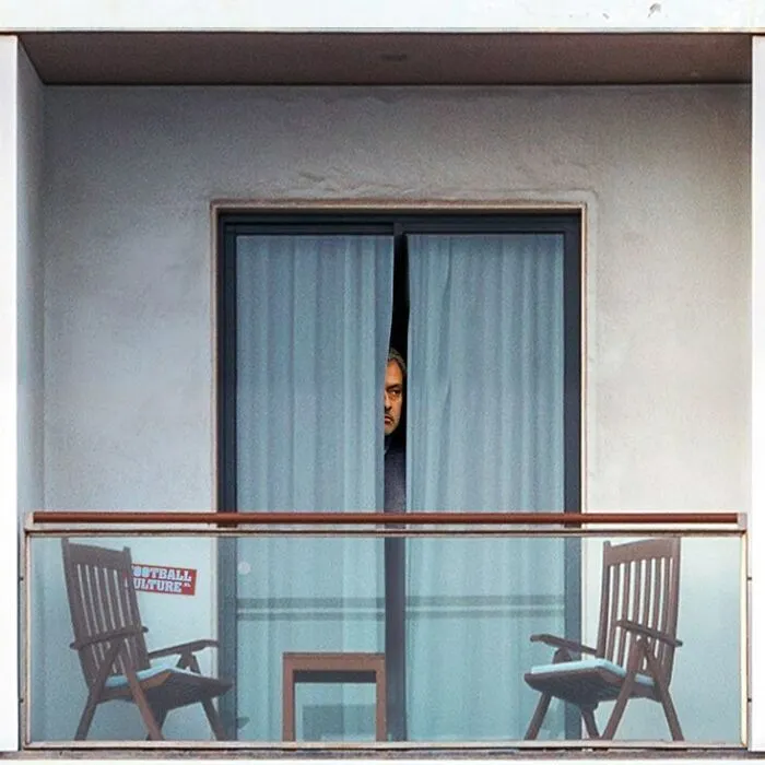 This Artist Photoshopped 30 Memes Living Together In An Apartment Building