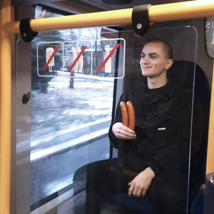 Vete a la mierd*, voy a subir con mis salchichas a este autobús