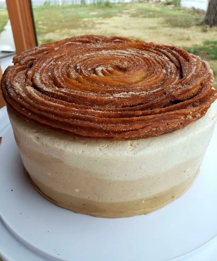 Churro casero con pastel de dulce de leche